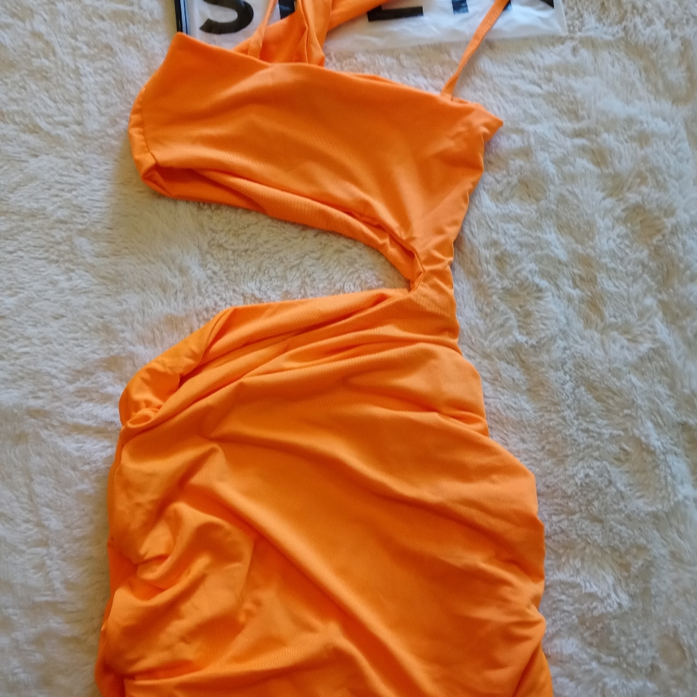 SHEIN BACKLESS RUCHED CUT OUT - Picture 11 of 11